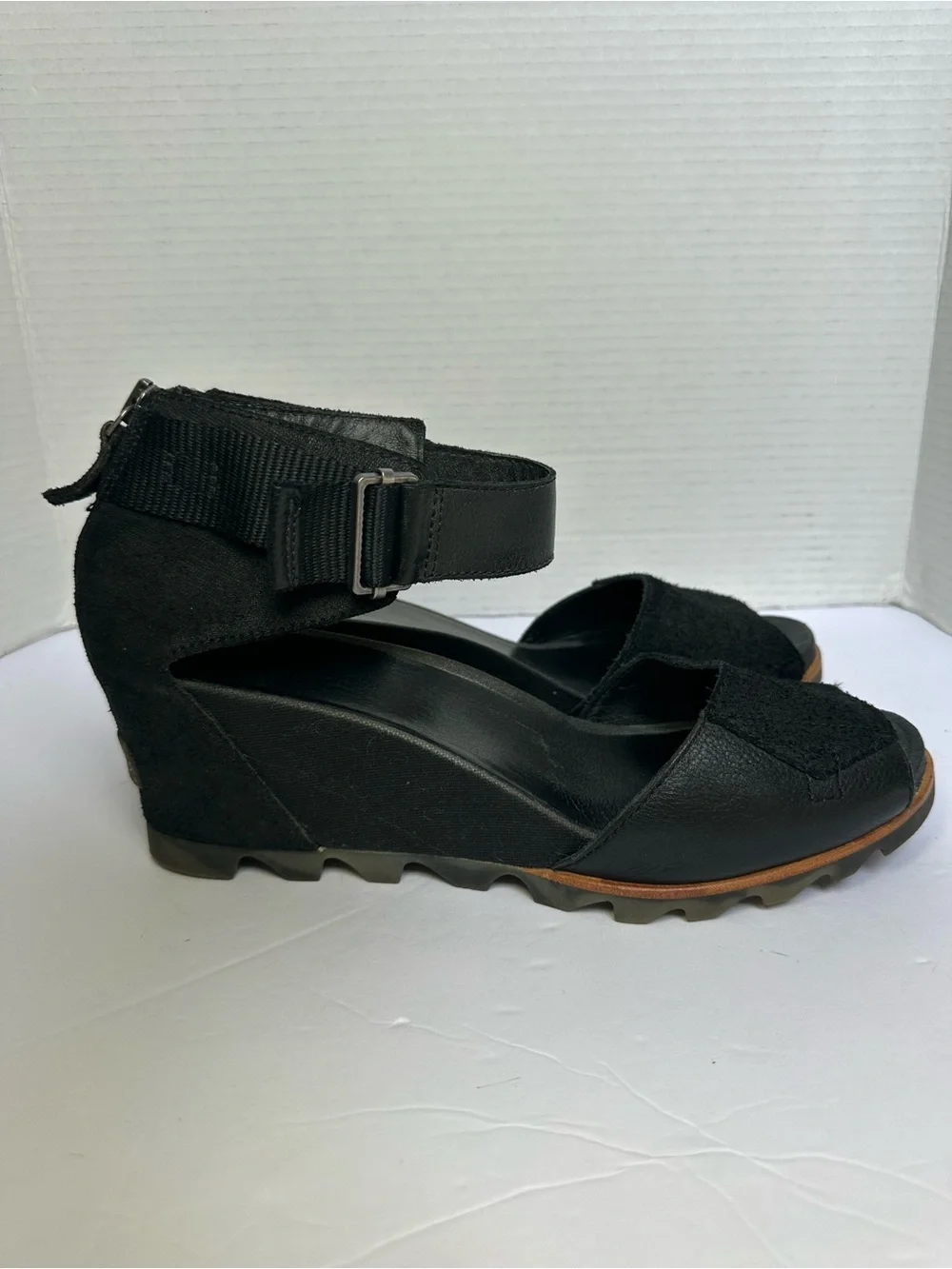 Sorel Women’s Joanie II Black Leather Suede Wedge Ankle Strap Sandals- Size 12